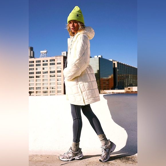 Free People Patricia Packable Poncho Puffer FP Movement NWT - Picture 3 of 14